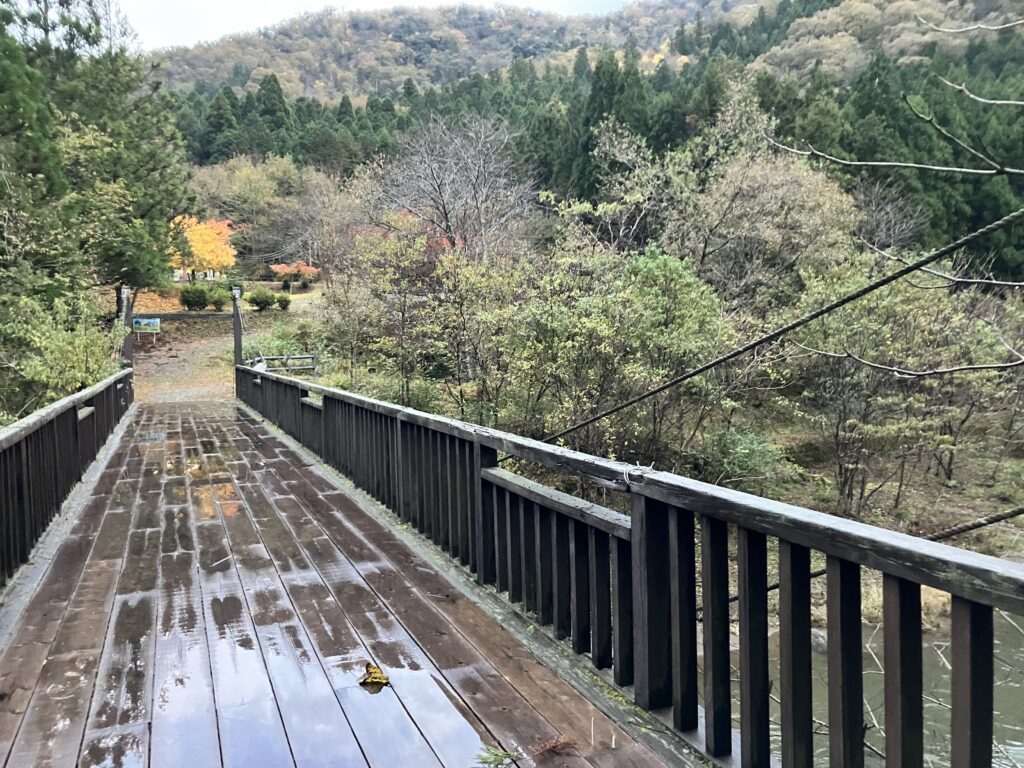 おおい久田の里の入り口の吊り橋